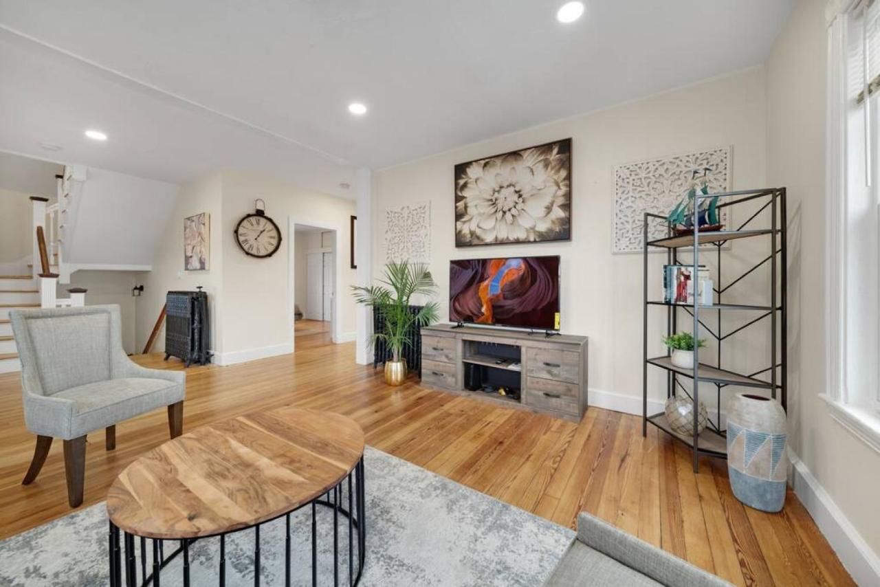 5Br 2Bh Bright & Spacious Apt In Brighton Boston Exterior foto
