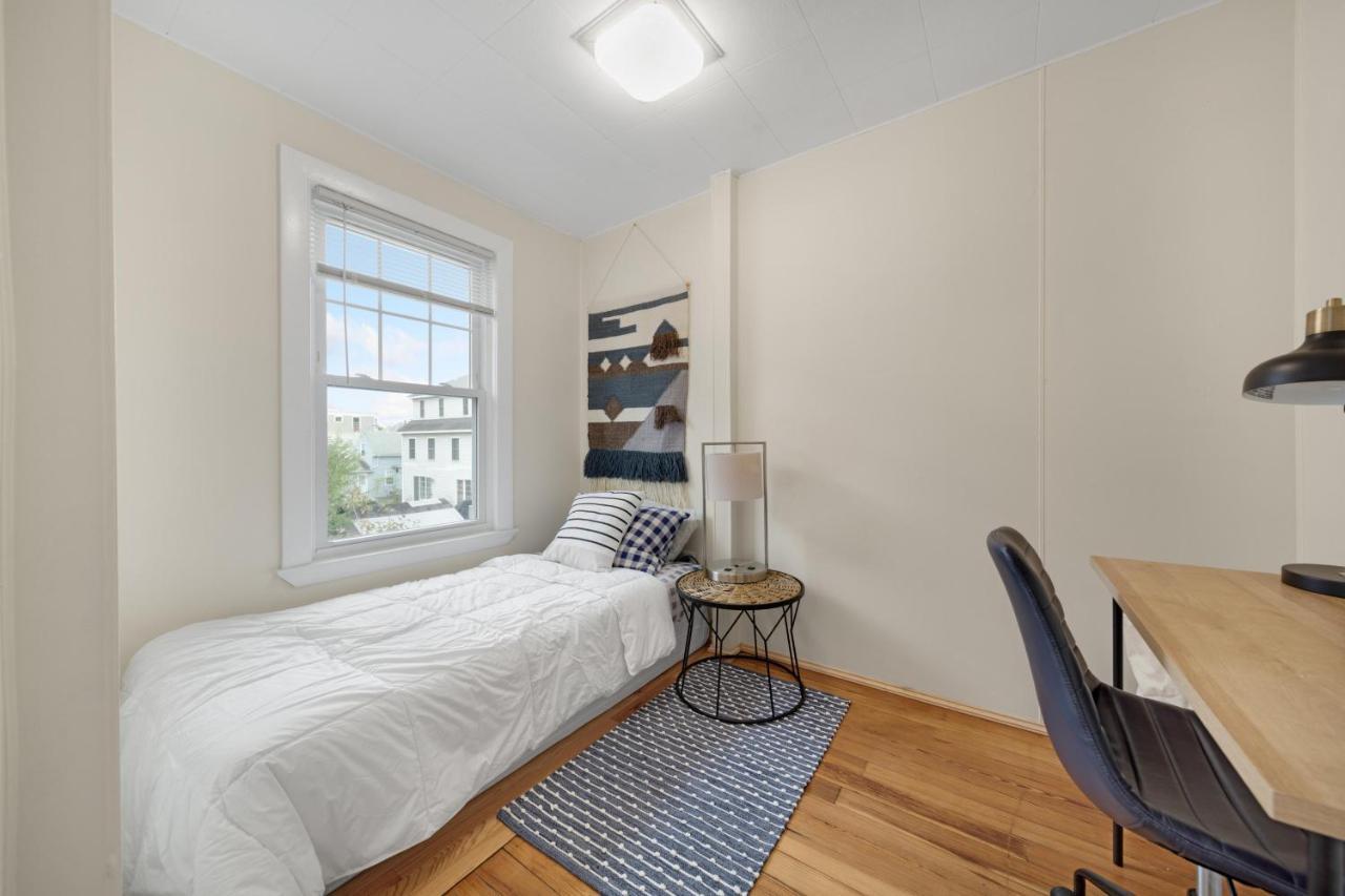 5Br 2Bh Bright & Spacious Apt In Brighton Boston Exterior foto